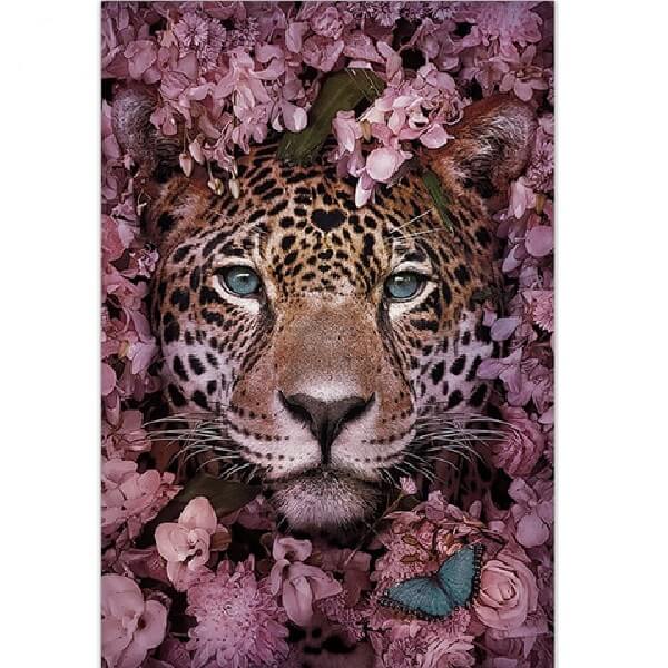 Leopard blant blomster