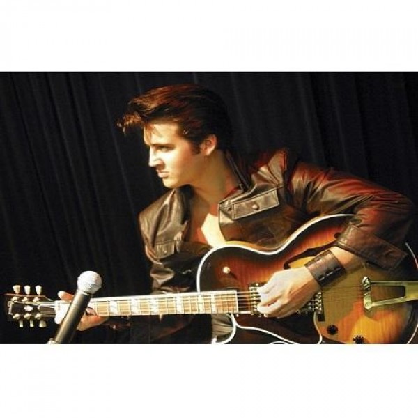 Elvis Presley med gitar
